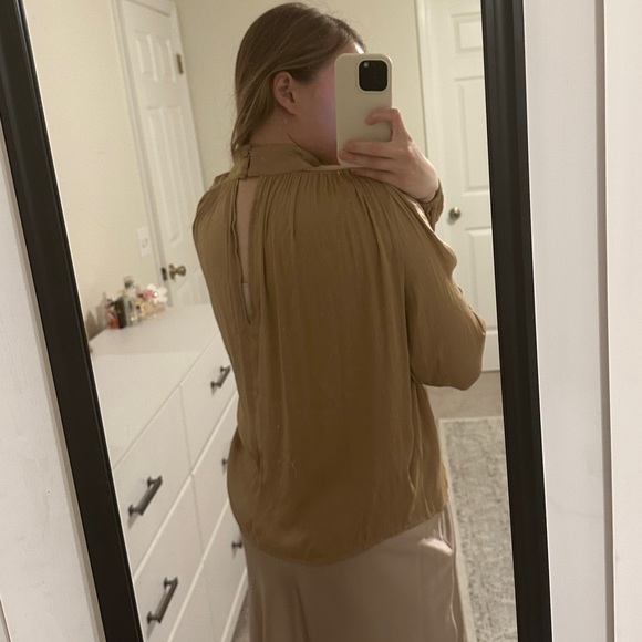 Banana Republic || Satin mock neck billow sleeve blouse - Picture 4 of 8